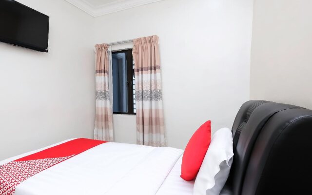 OYO 714 Arina Hotel (Sanitized Stay)