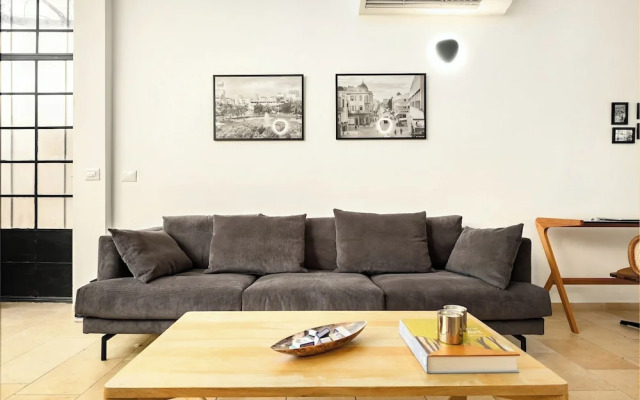 Modern-Rustic Haven in the City by Sea N Rent