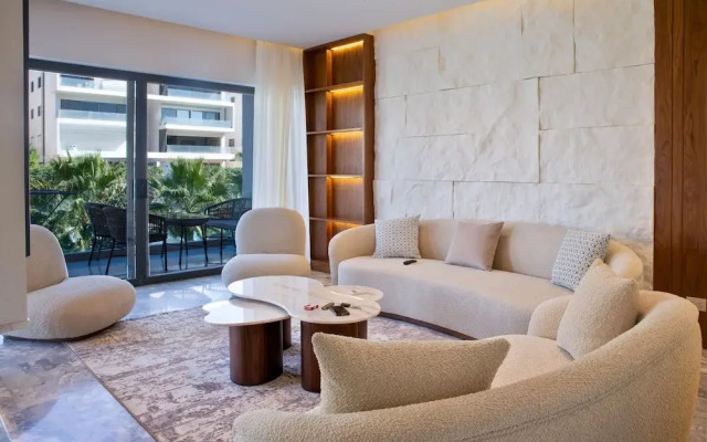 89B-106  Lake View Residence