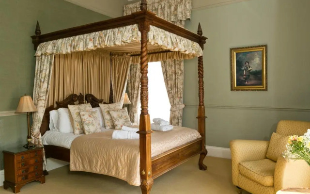 The Manor Hotel