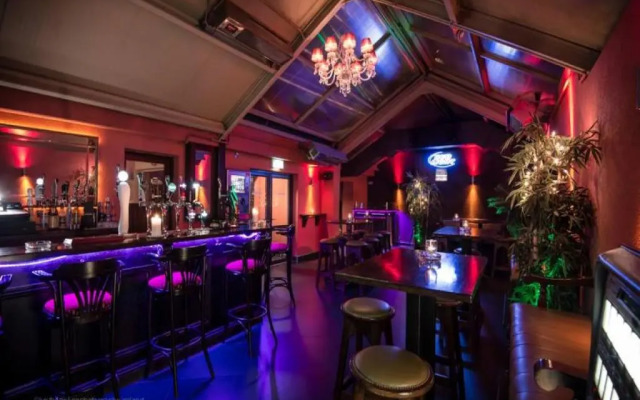 Ewings Bar & Self-Catering Accommodation