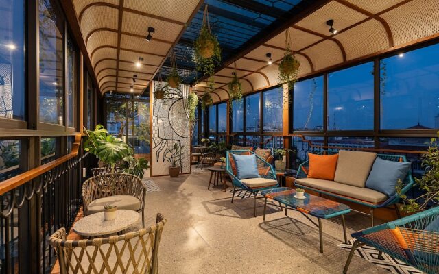 Le Parfum Apartment And Hotel