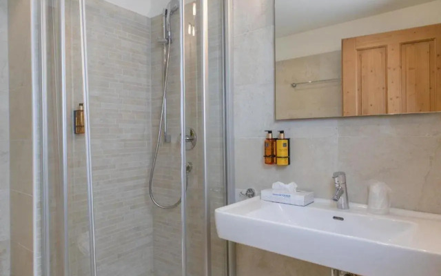 Avenida Panorama Chalets by Alpin Rentals