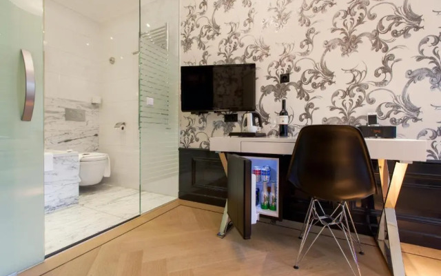 The Amsterdam Canal Hotel