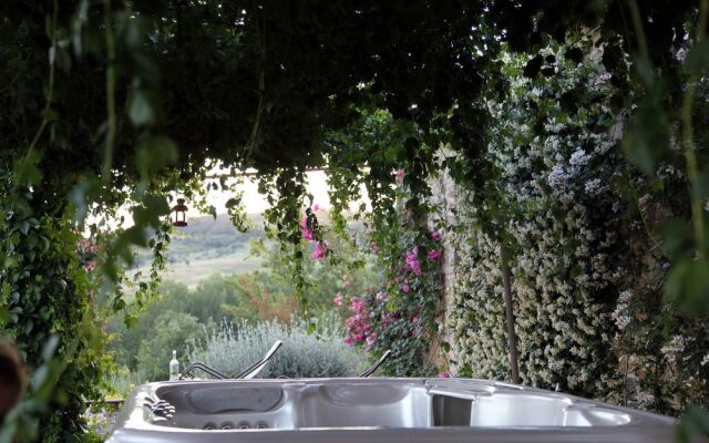 Follonico 4 Suite B&B