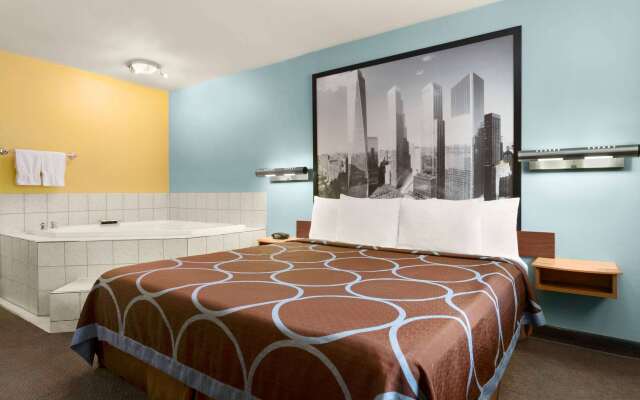 Super 8 by Wyndham Findlay