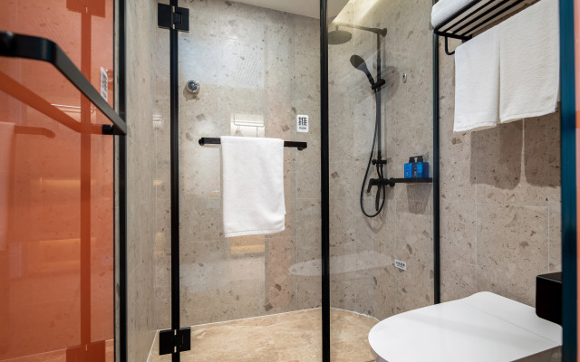 Ni Hao Hotel (Anyang Linzhou Changan Road)