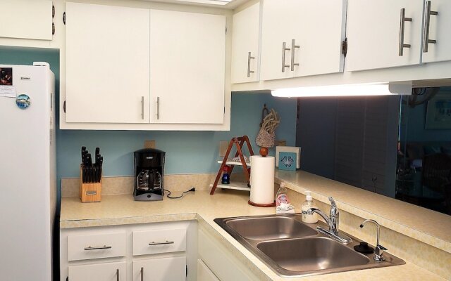 Relaxing Condo With two Pools and Steps to Beach