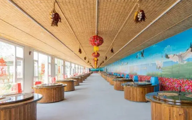 Heming Lake Hot Spring Hotel