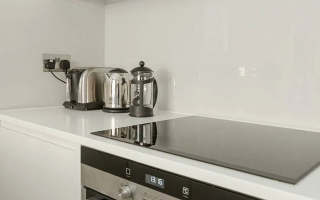 Modern 1BR Period Property in Kensington