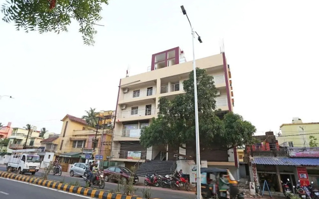 Ekamra Inn by OYO Rooms