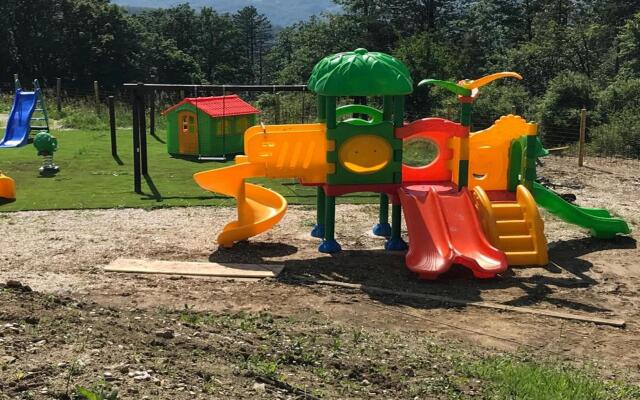 Agriturismo in the Appenines with Covered Swimming Pool & Hot Tub