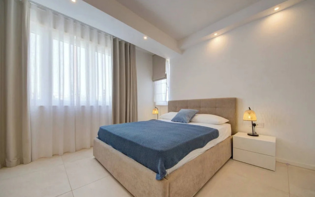 Luxury Penthouse With Private Pool and sea Views, Sleeps 6