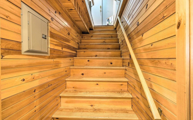 Pet-friendly Loft Vacation Rental w/ Fire Pit!