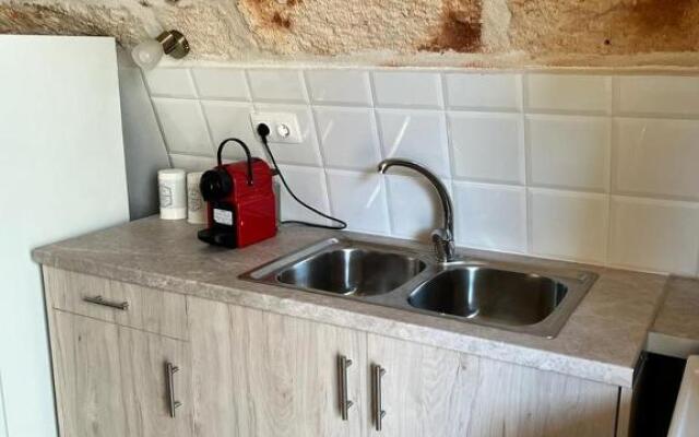 Tholos Studio, Sternes