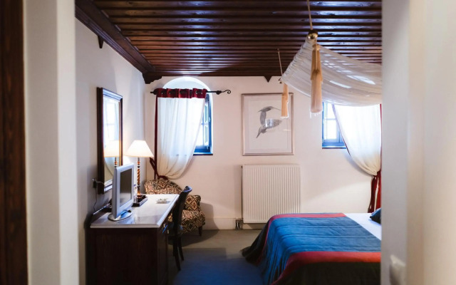 Trikolonion Country Hotel