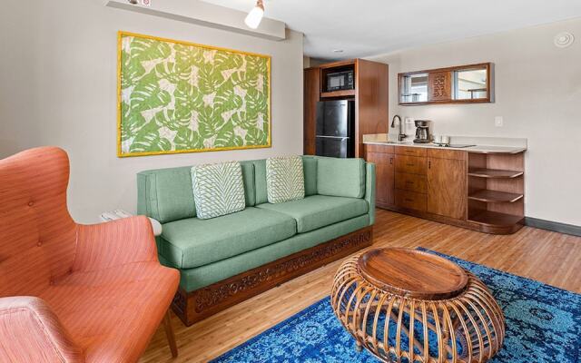 The Bamboo Waikiki 704