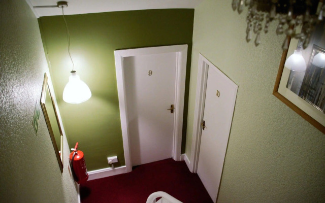 Crown Lodge Guest House