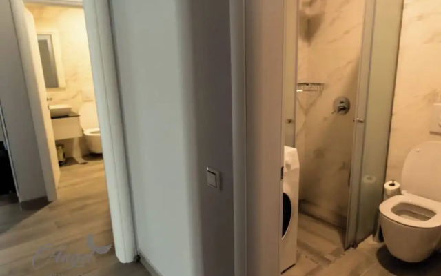 Angel Saranda Palace