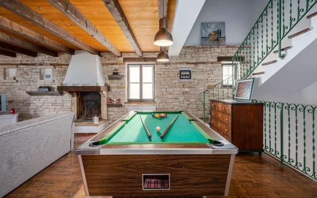 Beautiful Villa With Swimming Pool and Fenced Garden