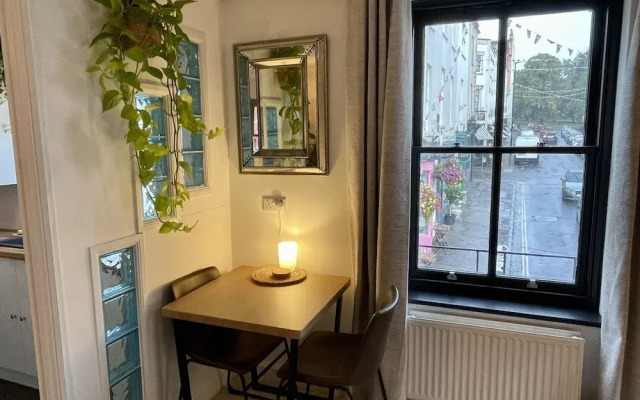 Cosy Oasis in the Heart of Clifton Village