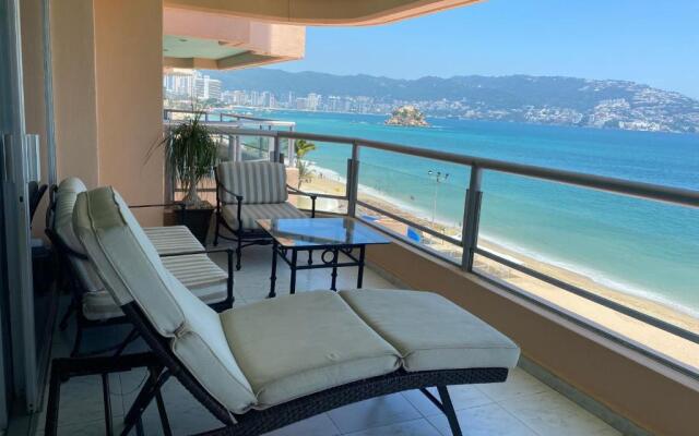 Comfortable Beachfront apartment in Acapulco