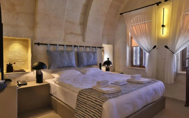 Simurg Cave House