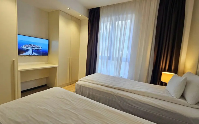 Royalis Suites