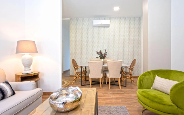 Magnificent apartment with patio in the city center. Recaredo II