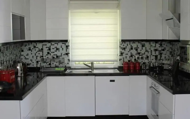 Villa Hill Side 3