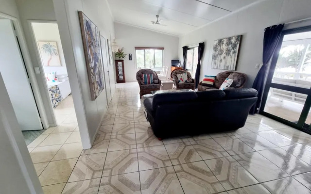 Natura Nikao Beach Villa