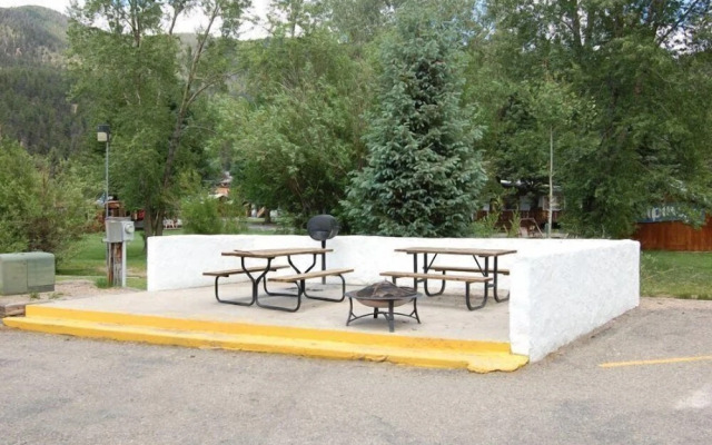 Claim_jumper_townhouse_19