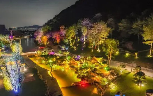 Ningbo Dongqian Lake Songboyuan Hotel