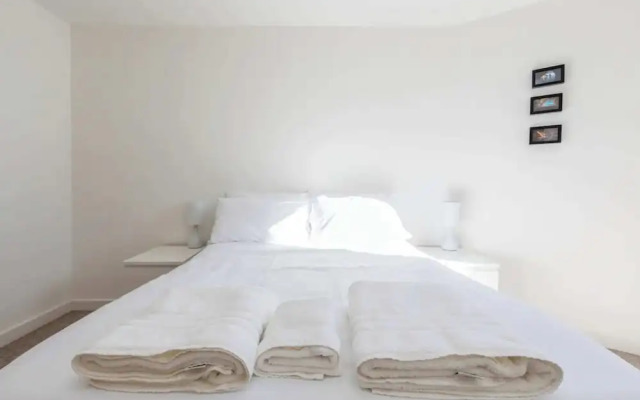 Bright & Airy 1 Bedroom Apartment in Trendy Peckham