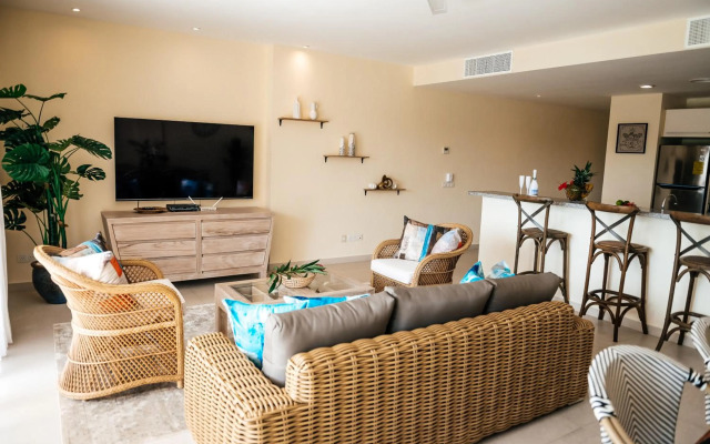 New Apartment Sueno pool area private Beach guard