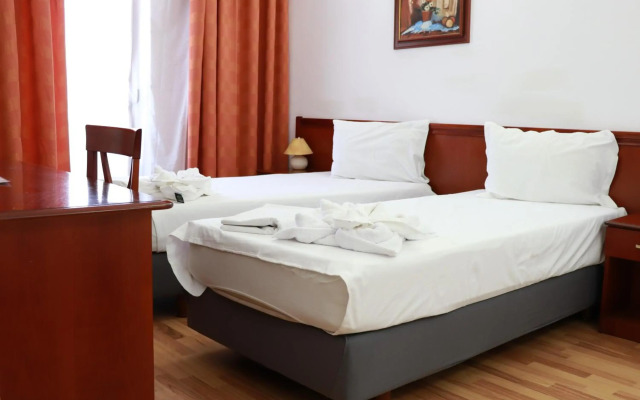 Reina Hotel