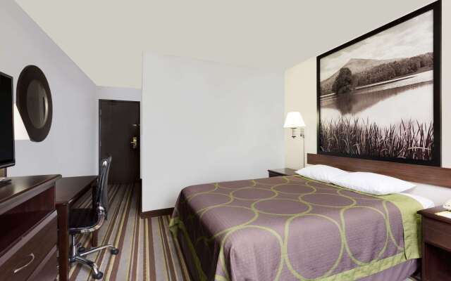 Super 8 by Wyndham Waynesboro