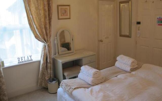 Holmleigh House Bed and Breakfast