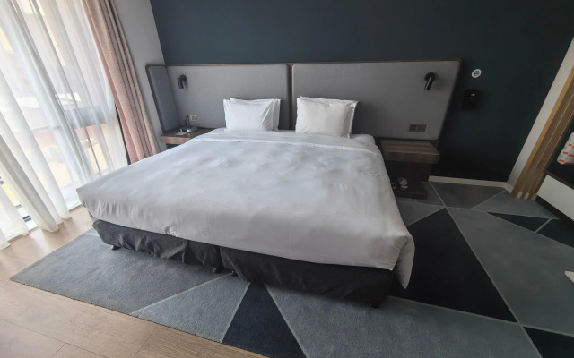 Holiday Inn Express Beijing Shijingshan Lakeview by IHG