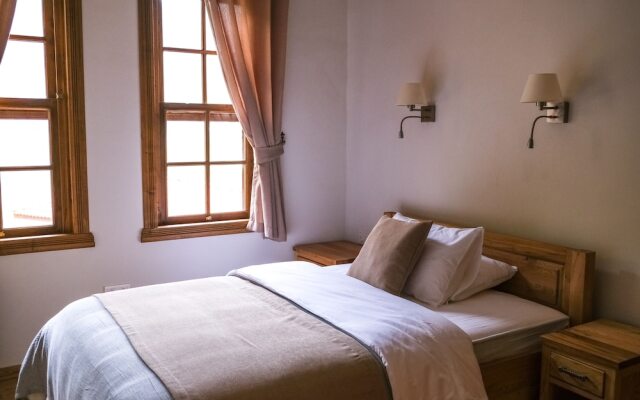 Hakoni House
