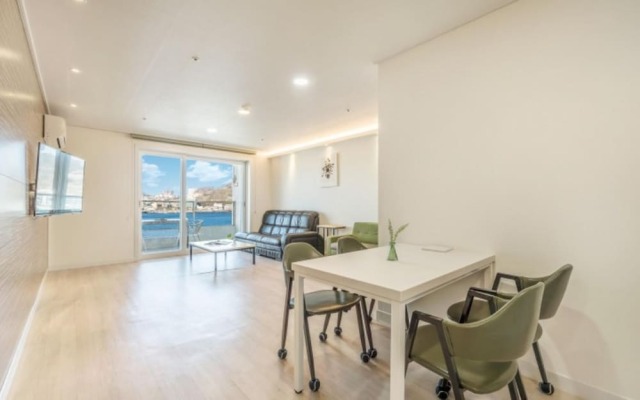 Yeosu Napoliy Pension