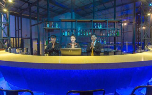 Yeak Loam Hotel