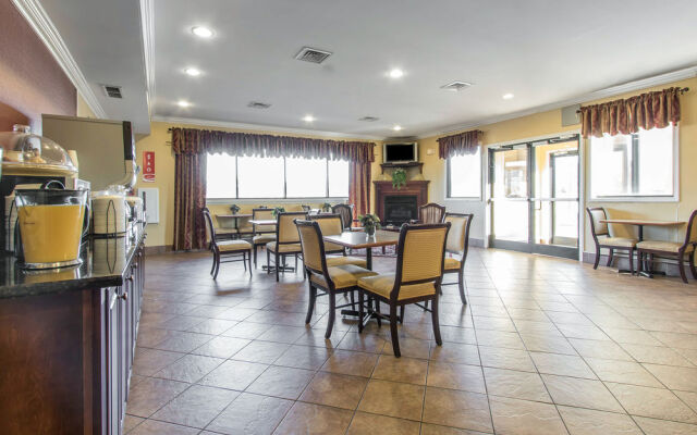 Econo Lodge Inn & Suites Demopolis