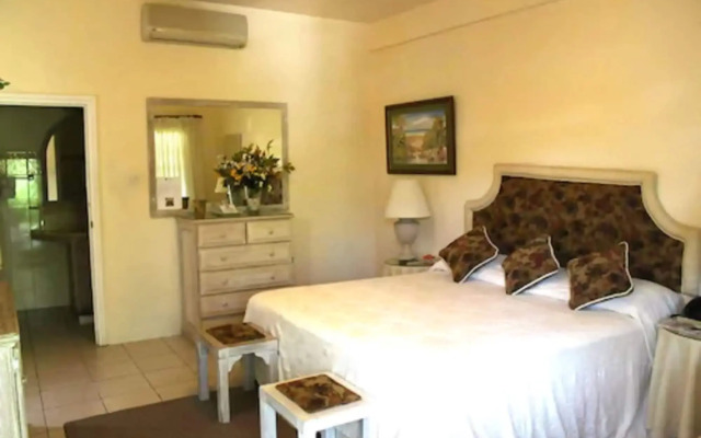 Beachcombers Hotel