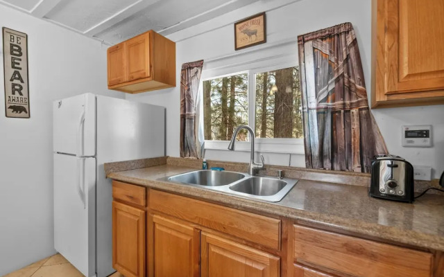 StoneHauz Cabin built in 1926