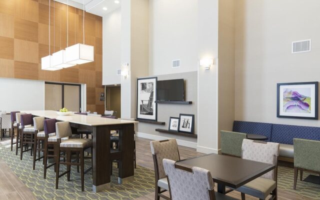 Hampton Inn & Suites Manchester