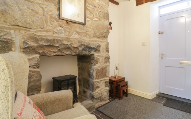 Bryn Meirion Bach