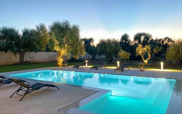 TD Villa Ricchiari Traditional Villa With Designer Pool