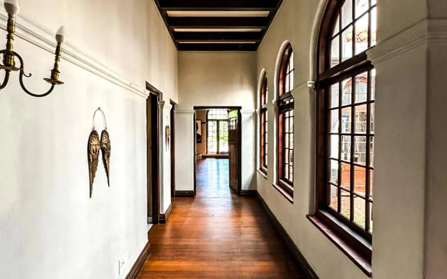 19 Glenhof Road House