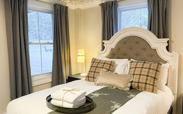 The Aurora Inn & Cottages